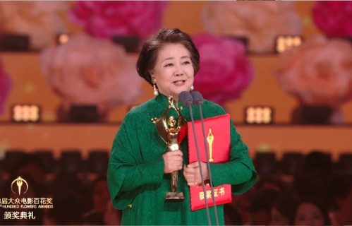 梁家辉为马丽擦泪是怎么回事，百花奖现场有哪些感人瞬间？