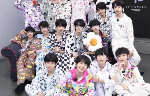 TF五代高会排名如何影响8月22日公演的舞台站位？
