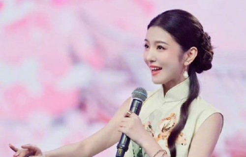 李云霄七夕路透仙气爆棚，薄纱长裙惊艳全网