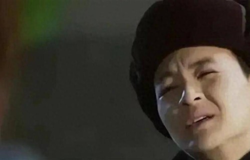 父亲是老戏骨，母亲是一级演员，30岁的他，在央视丢光父母的脸
