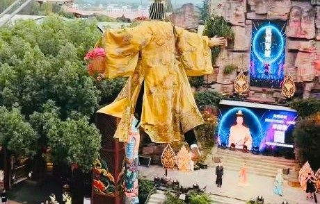 郑国霖在杭州宋城的驻场表演持续多久了？
