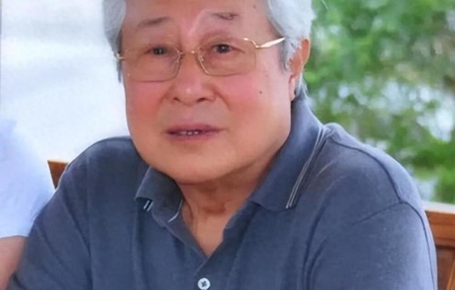 94岁王心刚现状：定居北京老到认不出，托举儿女成才后却都在国外