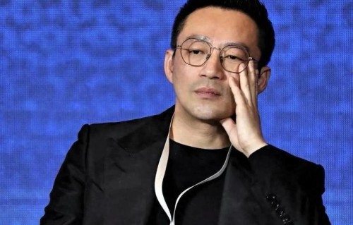 汪小菲：外人眼里次次深陷风波，实则人生底盘早数十年层层夯实