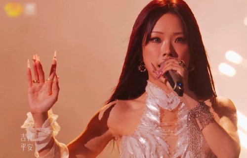 《歌手》10期万妮达和Faouzia并列第一，现场投票公平吗？