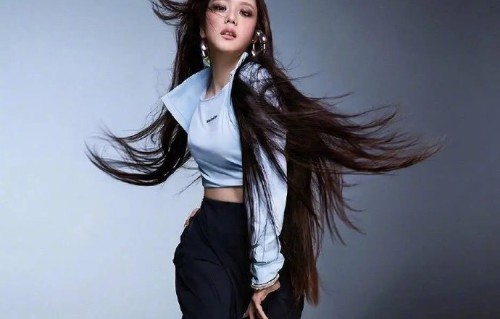 BLACKPINK成员在直播中为何向粉丝道歉？