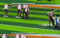 严浩翔拽倒丁程鑫的完整经过是怎样的？