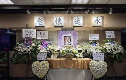 一路走好！香港知名演员因心脏病离世，正式出殡火化