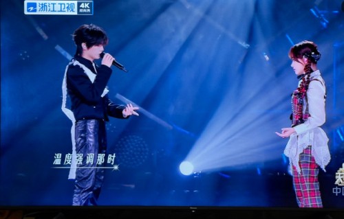 张子墨与黄霄雲合作的《锈》为何获光明日报点赞？
