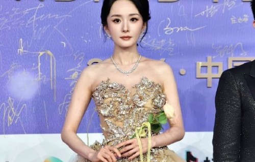 张艺谋导演的电影《惊蛰无声》还有哪些主演阵容？