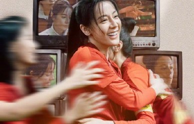 迪丽热巴新片《功夫女足》路演为何吸引骑手围观？