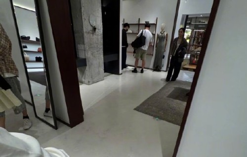 陈飞宇为何会在三里屯逛街买衣服？