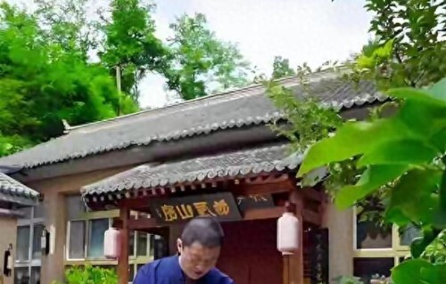 逆风翻盘! 李亚鹏昆明民宿开业，20岁李嫣蜕变暖心守护父亲