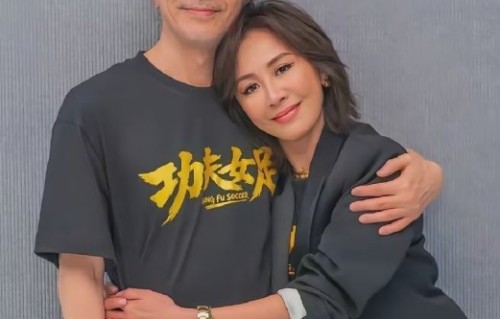 刘嘉玲周星驰同框微博的点赞数和转发数是多少？