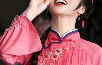 李云霄的戏曲功底如何提升红毯仙气感？