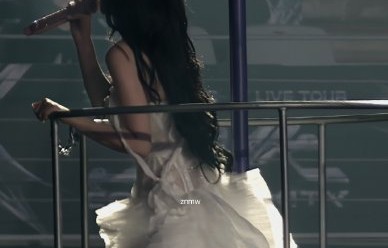 白鹿柳智敏蛇系造型对比视频