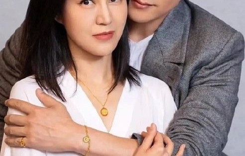 鲍蕾50岁生日被女儿AI短片弄哭，陆毅惊喜现身|贝儿|结婚|小叶子|家庭|手串
