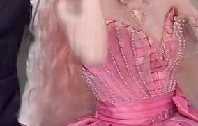 网友如何看待王玉雯的甜美造型与搞笑表演？