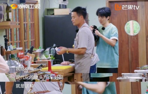 王俊凯运镜教学为什么被网友调侃为晕船效果？