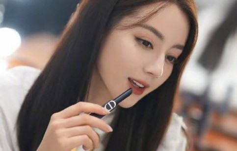 《中国银幕》为何称迪丽热巴为90花首位视后？