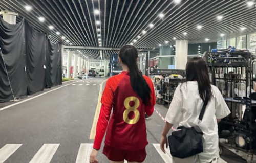 迪丽热巴在功夫女足中的表现如何？