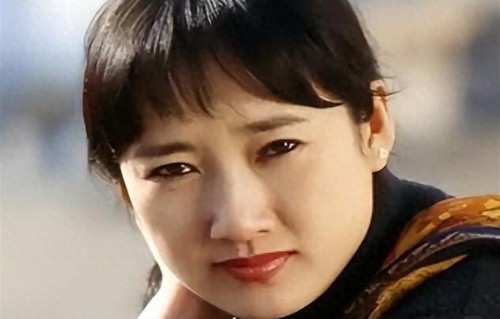 万万没想到，和王刚离婚24年的成方圆，已经成了他高攀不起的样子