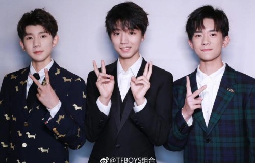 TFBOYS十三周年换置顶，蛋糕emoji差异引爆热议