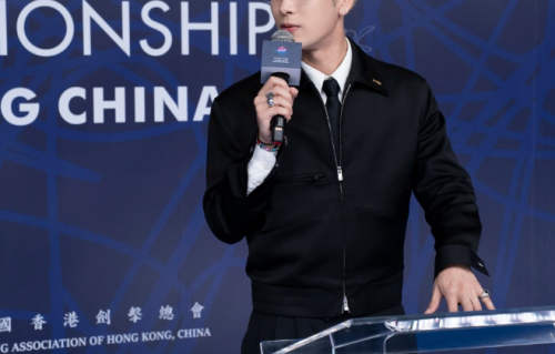 王嘉尔击剑手旧照曝光，青涩模样判若两人，当年放弃奥运参赛资格逐梦音乐