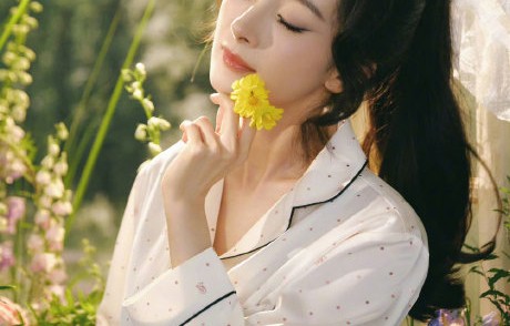 杨幂发型争议升级，粉丝集体喊话更换造型师