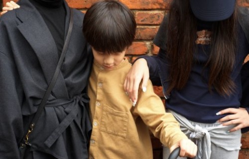 黄多多与弟妹合影曝光，网友：温柔长姐好治愈