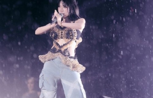 万妮达回头杀：一曲《再见》唱哭全场斩获季军