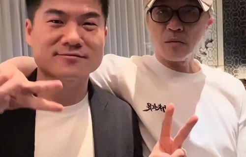 周星驰做客董宇辉直播间，开场反客为主，董宇辉自嘲遭遇滑铁卢