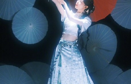 陈瑶浓艳古妆封神，新剧造型美到失语