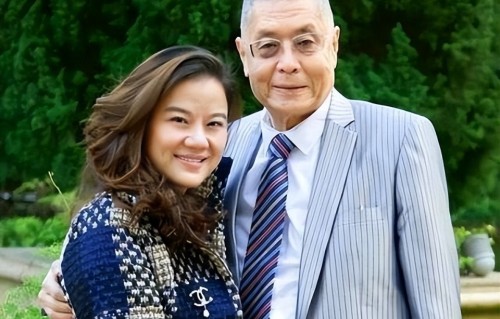 41岁嫁入豪门，44岁为81岁老公生女儿，47岁又生二胎，有三胎打算