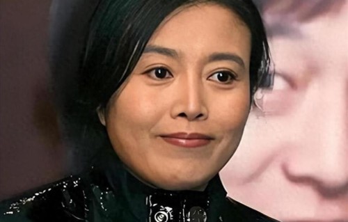 4次堕胎、与小11岁孙红雷分手25年，儿子是导演，66岁靠实力翻身