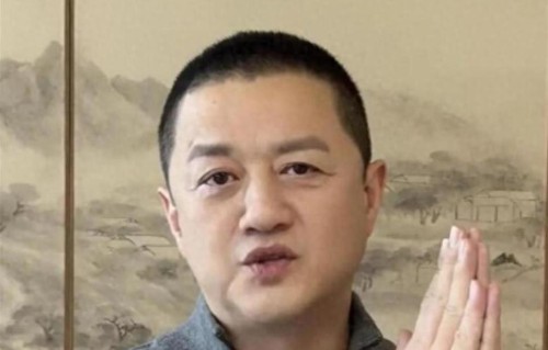 李亚鹏昆明民宿开业，演员周杰也来捧场了！俩人 20 年交情真没白费