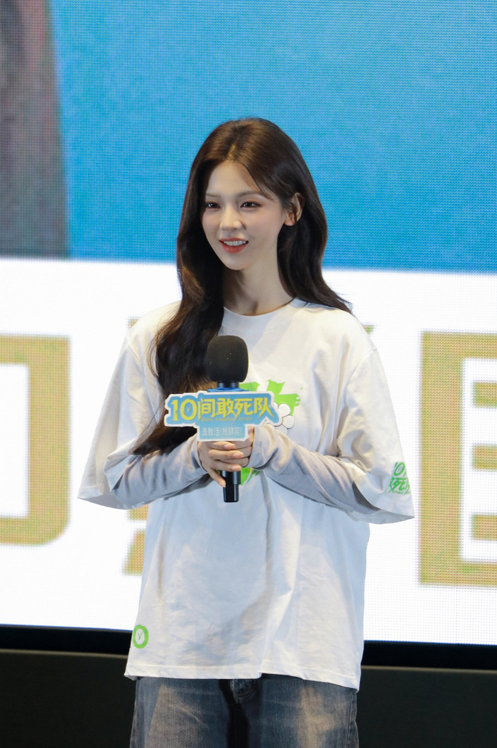 杨超越饰演护士谢谢