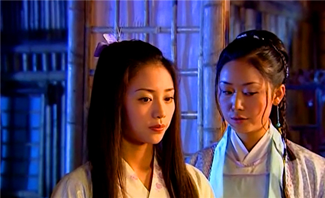 张佳蓓饰演女主孙小蝶。小蝶是孙玉伯的女儿,是个千金小姐。她温柔善良,因不谙世事被律香川欺骗,结果还怀上了律香川的孩子。她父亲孙玉伯知道这事后,她守口如瓶,没将孩子父亲的真正身份说出来,小蝶因此被父亲赶出家门。后来小蝶遇上了孟星魂,两人相识相恋,克服重重困难走在了一起。