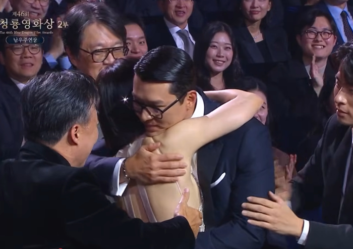 사진 확대