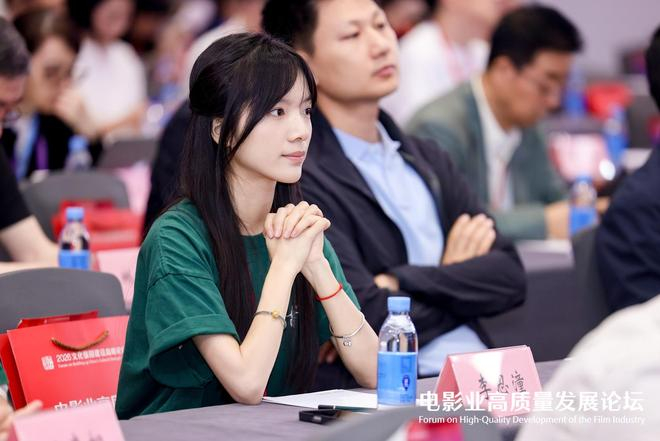 ▲《给阿嬷的情书》主演现身深圳文博会电影论坛