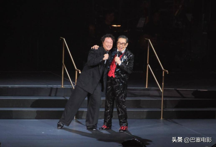 愿胡枫身体康健,岁月温柔,继续在舞台上闪耀,一年又一年地举办演唱会,为观众带来更多欢笑与感动。