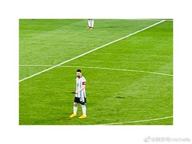 6月15日，陈妍希晒出与苏翊鸣的合照，写道：“我和星星的第一场足球赛，追到了最喜欢的运动员梅西的球赛，真的也是太幸福了。”