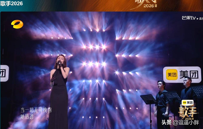 第三名：齐豫 第四名：尤长靖 第五名：艾略特 第六名：刘惜君 本期淘汰名单： 万妮达、艾略特、刘惜君 随着第八期月度决赛落幕，晋级决赛的竞争也进入最后阶段。每一位歌手都在用自己的方式争夺舞台上的机会，有人凭实力稳定前进，有人靠突破赢得掌声，也有人遗憾离场。 无论结果如何，他们留下的每一次演唱，都成为《歌手2026》舞台上的精彩瞬间。